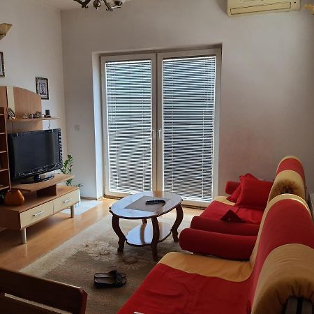 Zogu Apartments - City View Prishtine Bagian luar foto