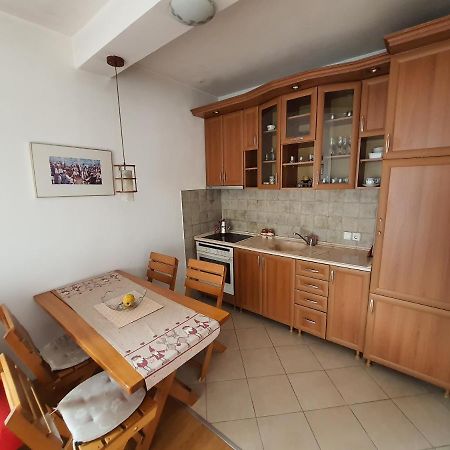 Zogu Apartments - City View Prishtine Bagian luar foto