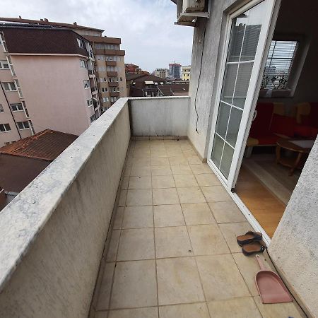 Zogu Apartments - City View Prishtine Bagian luar foto