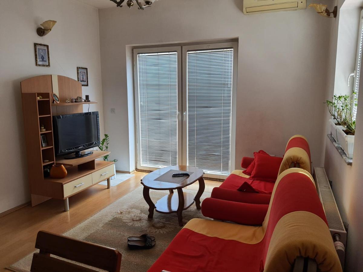 Zogu Apartments - City View Prishtine Bagian luar foto
