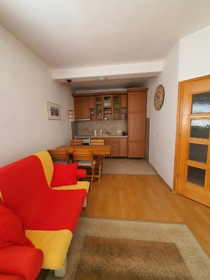 Zogu Apartments - City View Prishtine Bagian luar foto