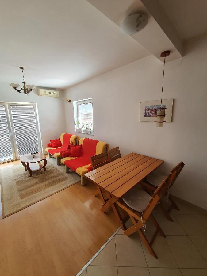 Zogu Apartments - City View Prishtine Bagian luar foto