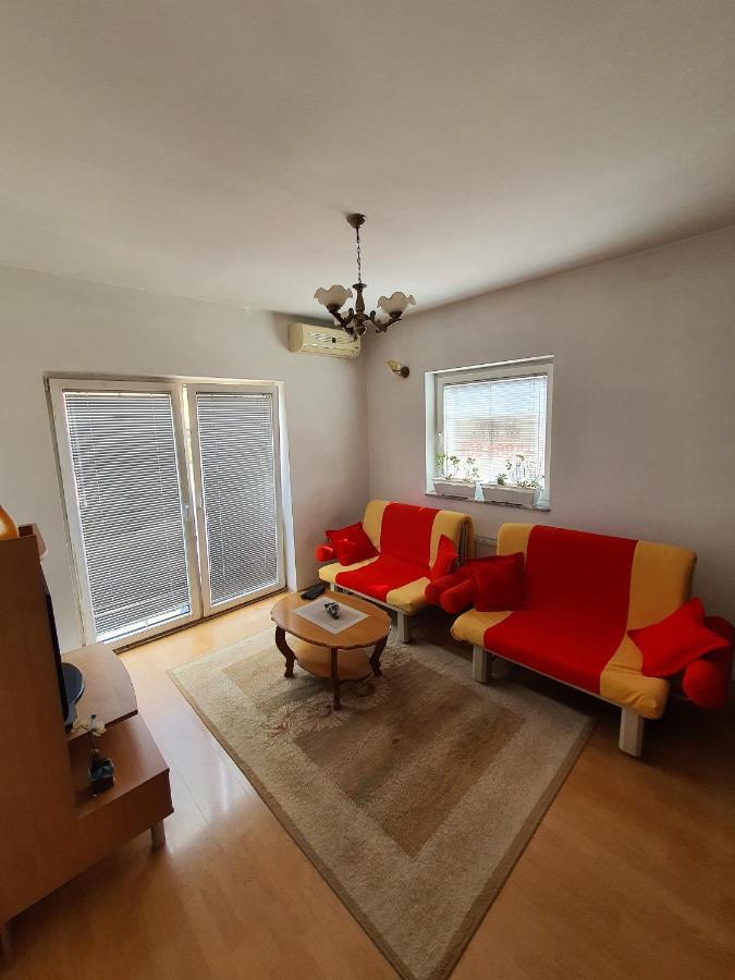 Zogu Apartments - City View Prishtine Bagian luar foto